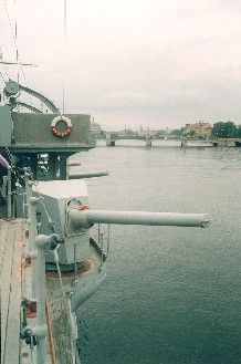 Одно из орудий крейсера 'Авроры'